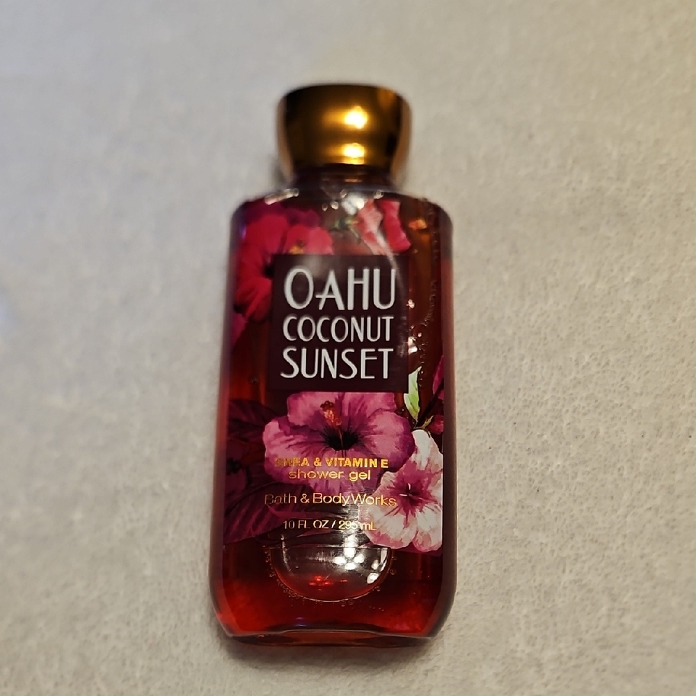Bath & Body Works Oahu Coconut Sunset Shower Gel - Pink & Gold Accents